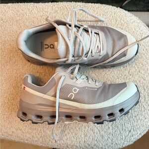 On Running Men's Light Gray Athletic Shoes